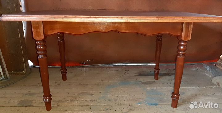 Стол обеденный