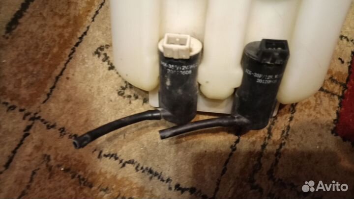 Бачок омывателя на Джили МК cross