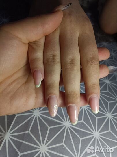 Модель на маникюр