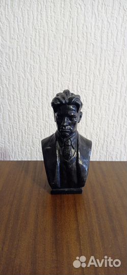 Бюст Маяковского