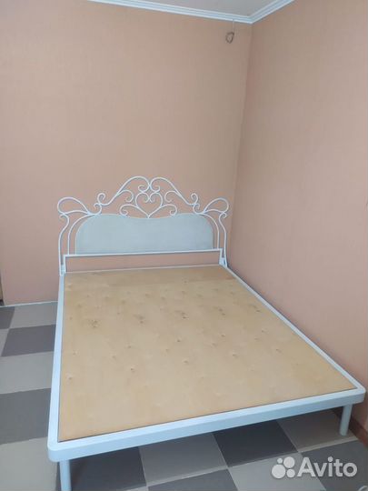 Кровать