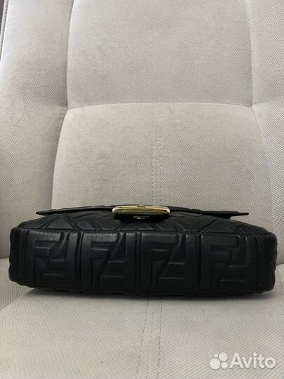 Знаковая модель Fendi baguette