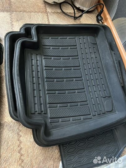Продам коврики на мазду 3