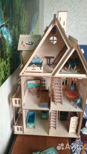 Кукольный домик с мебелью