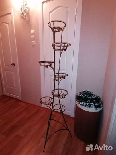 Подставка кованая для цветов