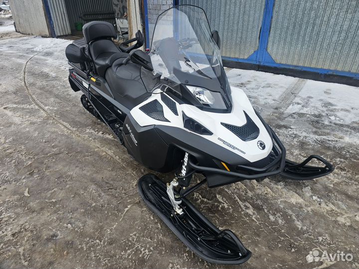 BRP Ski-doo Expedition SE 1200