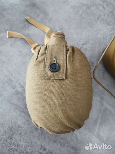 Котелок и фляга армейские