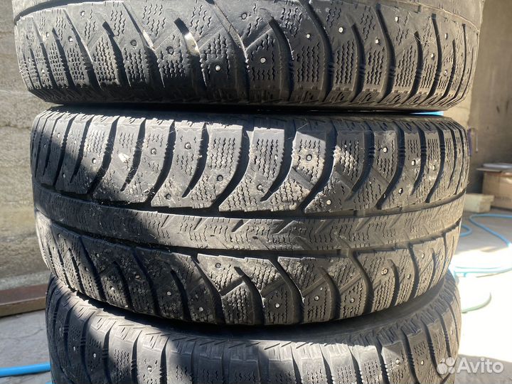 Bridgestone Ice Cruiser 7000 215/60 R16 95T