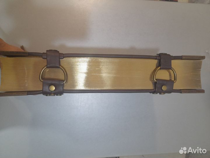 Подарочная книга