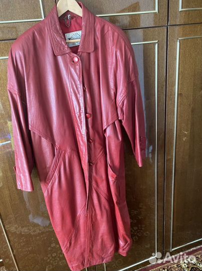 Пальто кожаное женское