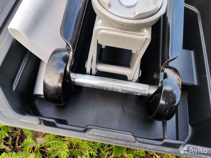 Новый Подкатной домкрат Nordberg N3202eс (2 т)