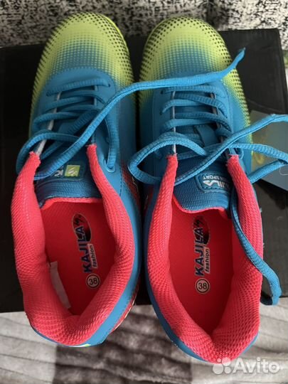 Кроссовки женские