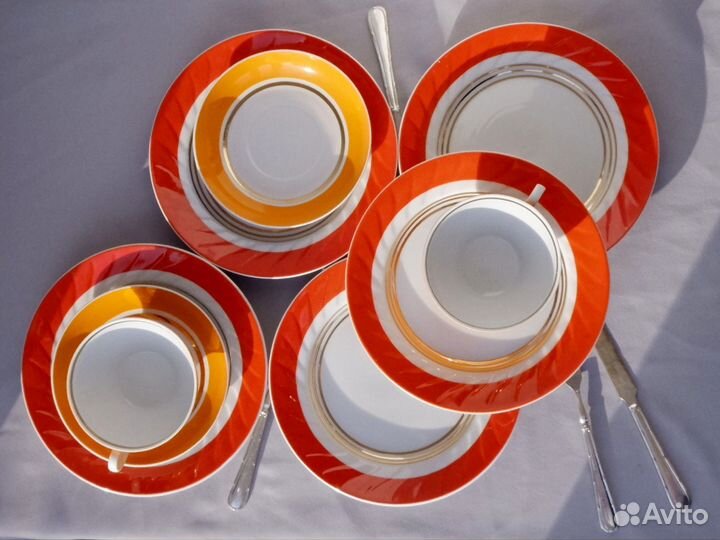 Набор столовой посуды, тарелки десертные