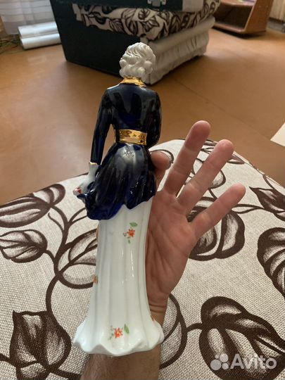 Статуэтка фарфор