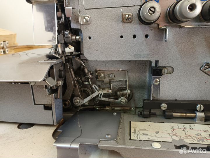 Оверлог Текстима Textima 8515. Петлители