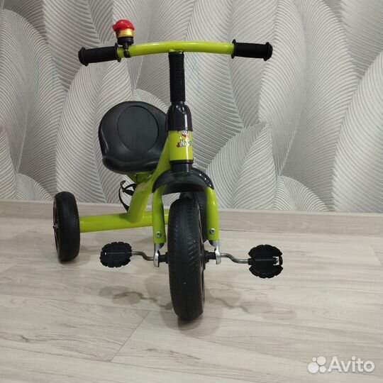 Трёхколёсный велосипед для малышей