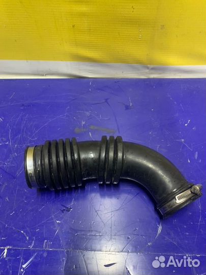 Патрубок воздушного фильтра Ford Focus седан 1.6
