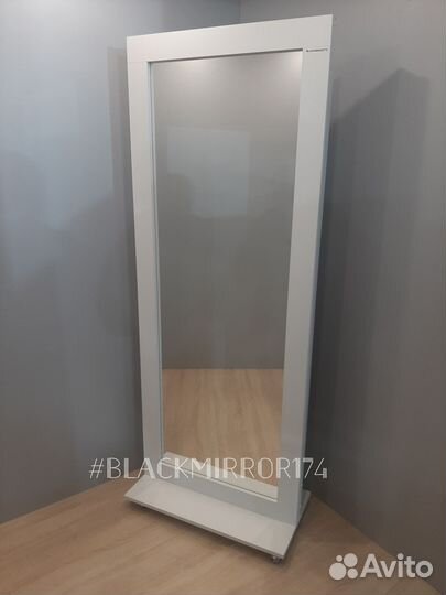 Фабричное ростовое зеркало передвижное в раме