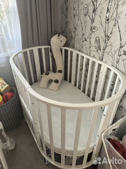 Кровать детская с маятником