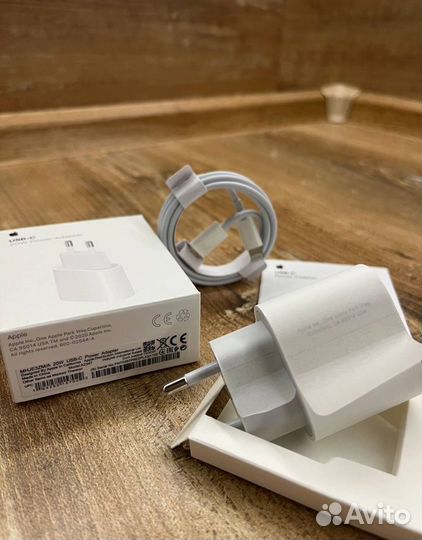 Зарядное устройство на iPhone 20w