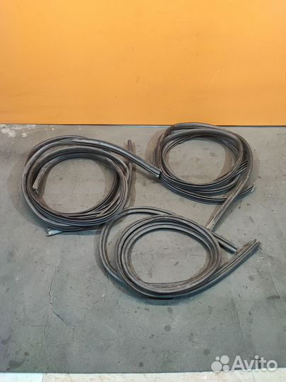 Уплотнитель дверного проема Nissan Qashqai J10