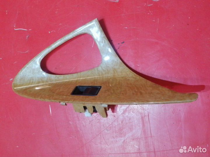 Накладка кнопки стеклоподъемника передняя правая