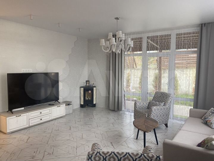 Коттедж 200 м² на участке 7 сот.