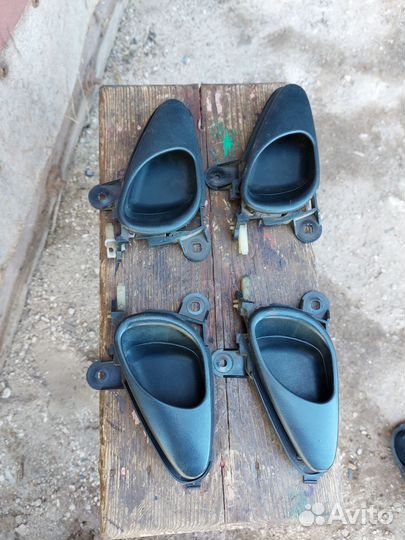 Внутренняя дверная ручка Нива Шевроле