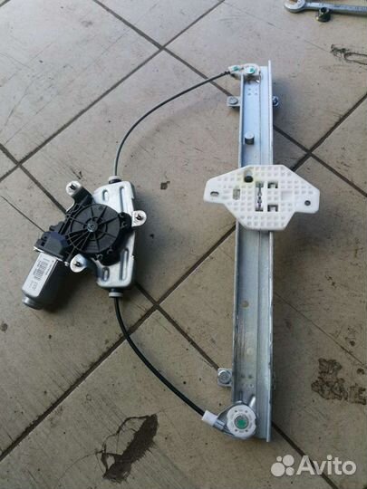 Стеклоподъемник задний правый Solaris 1 Rio 3