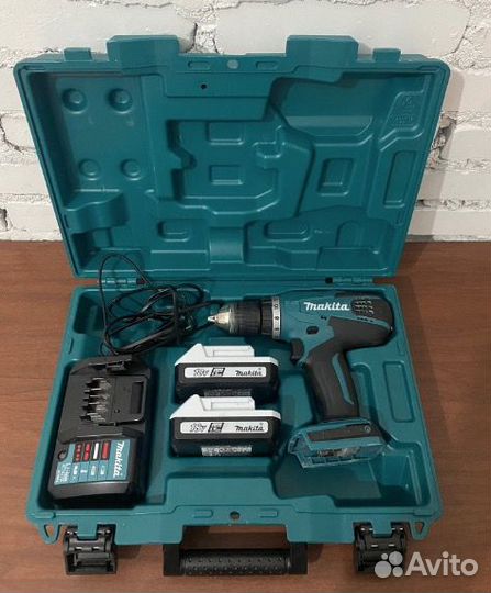 Аккумуляторная дрель-шуруповерт Makita DF457D