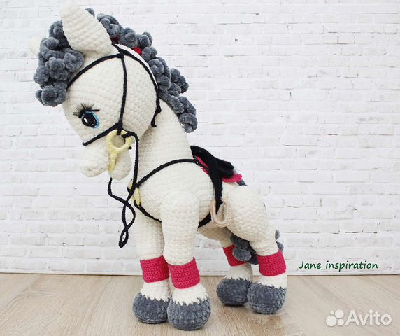 Конь плюшевый