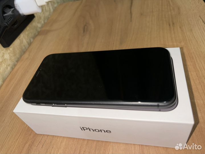 iPhone 11, 64 ГБ