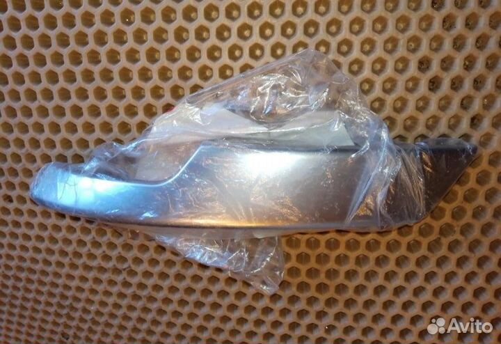 Накладка внутренней ручки двери правая Nissan