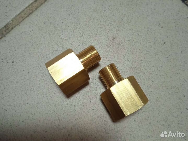 Переходник м10х1-м10х1.25 латунь