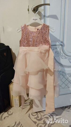 Платья и костюмы на прокат