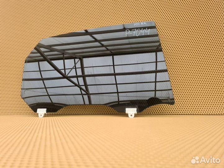 Стекло двери заднее правое Infiniti M Q70 Y51