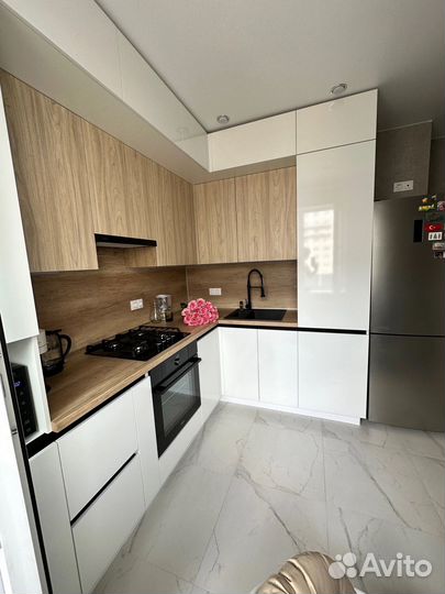 Кухня на заказ под потолок