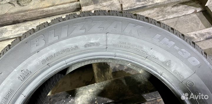 Bridgestone Blizzak LM-30 215/55 R16