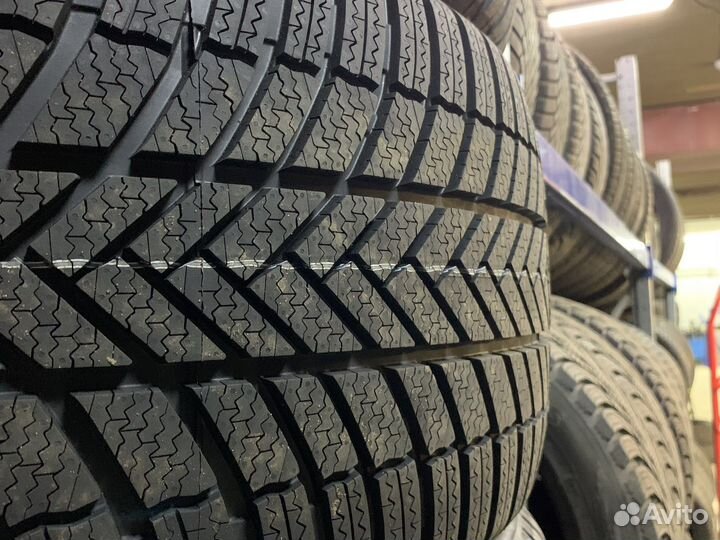 Bridgestone Blizzak LM-005 265/45 R20 и 295/40 R20