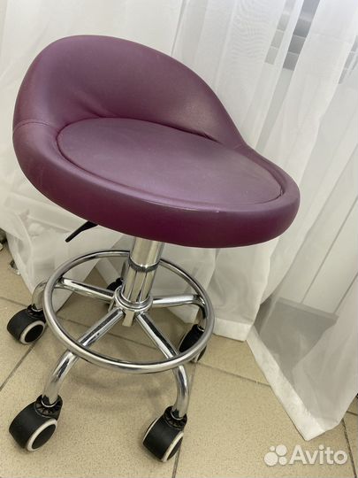 Стул для мастера маникюра бу