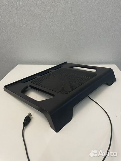 Подставка с охлаждением для ноутбука Trust GXT 220