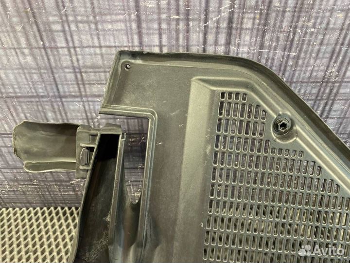 Решетка под лобовое стекло левая Bmw X5 E70 N52