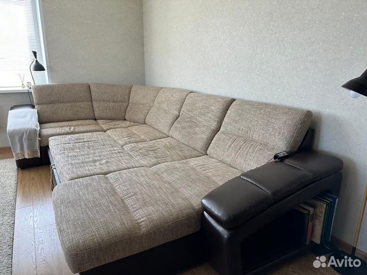 Большой угловой диван