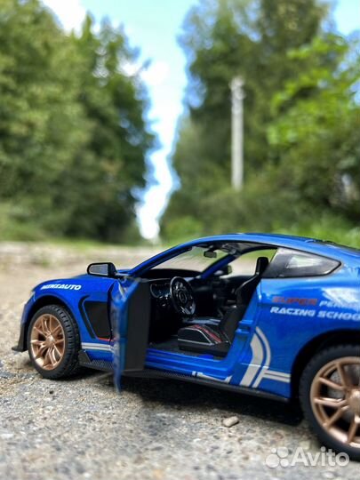 Модель машинки Ford Mustang Shelby GT 500