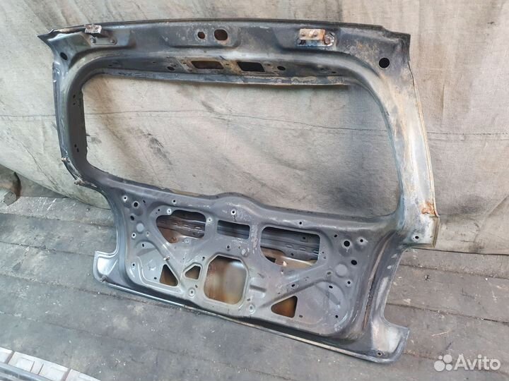 Крышка багажника Toyota Auris E150