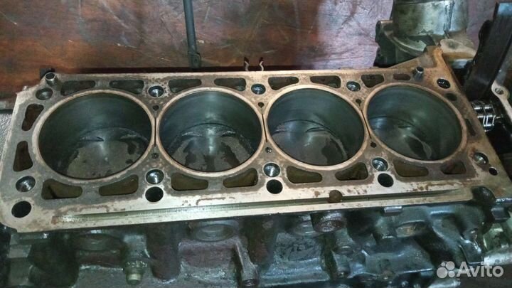 Низ двигателя 111бензин 2.3л. Мерседес Вито 638к