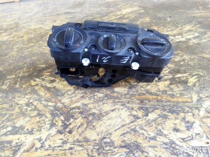 Блок управления климат-контролем Volkswagen Golf 5