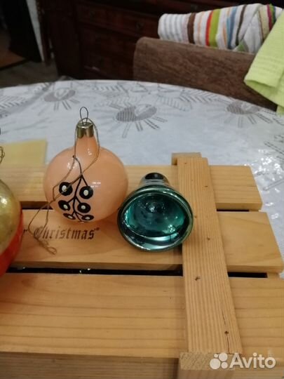 Елочные игрушки и принадлежности