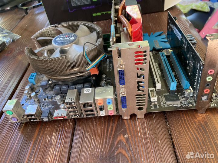 Материнская плата с процессором и памятью