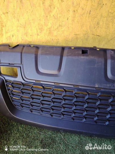 Решетка в бампер Renault Duster 2015